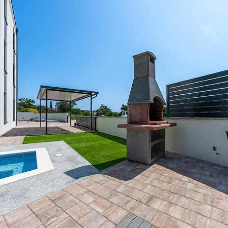 Rose Mit Privatem Pool Apartment *