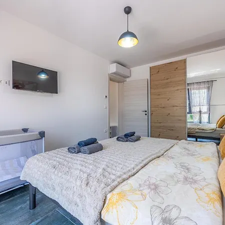 Apartment Rose Mit Privatem Pool