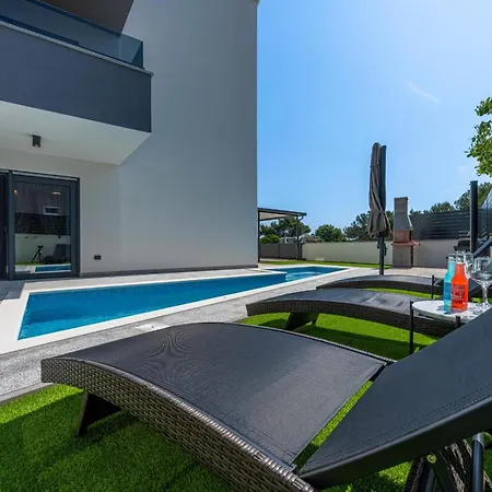 Apartment Rose Mit Privatem Pool Medulin
