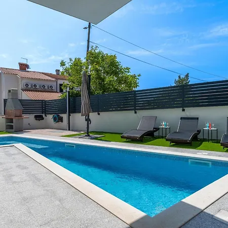 Rose Mit Privatem Pool Apartment Medulin